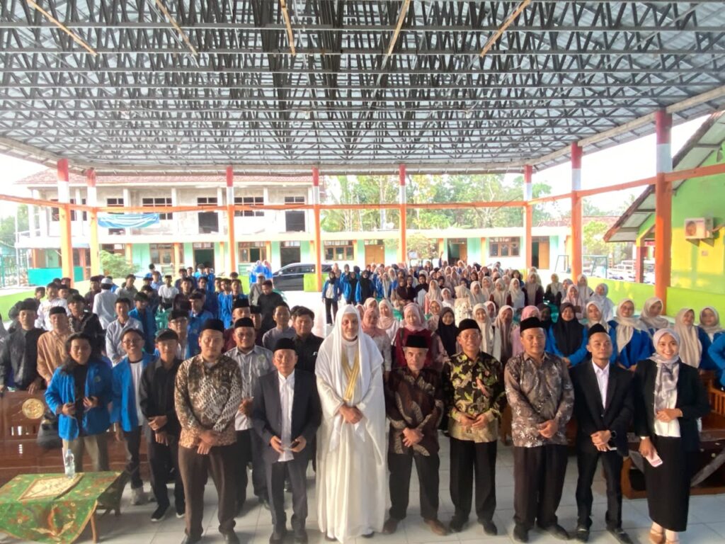 Terima undangan Guest Lecture, FTIK UIN saizu isi materi di Institut Miftahul Huda Al-Azhar Kota Banjar