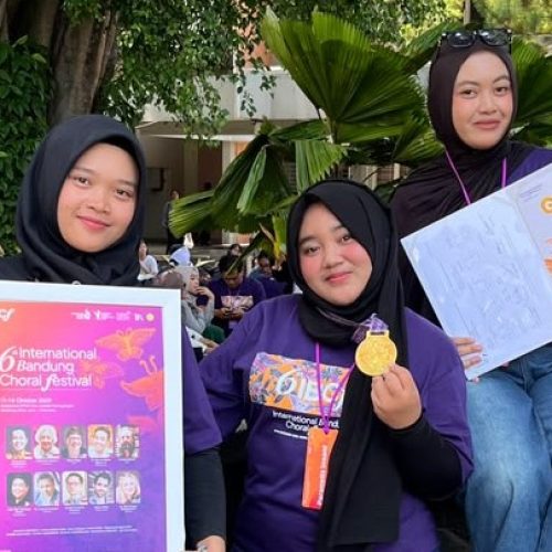 Tiga Mahasiswa TBI FTIK UIN Saizu Raih Gold Medal di 6th International Bandung Choral Festival 2026