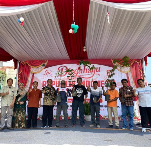 Memasuki Tahun Ke-Tiga Program Penanaman Pohon, FTIK UIN Saizu Serahkan 200 Bibit Pohon Buah!