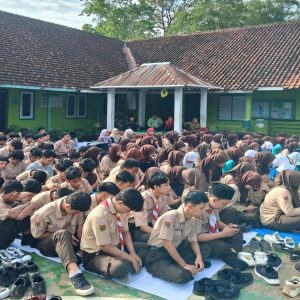 Melalui Rutinan Tahlil, Mahasiswa PPL II FTIK UIN Saizu Hadirkan Penguatan Spiritual di MTs Al-Hidayah Purwokerto